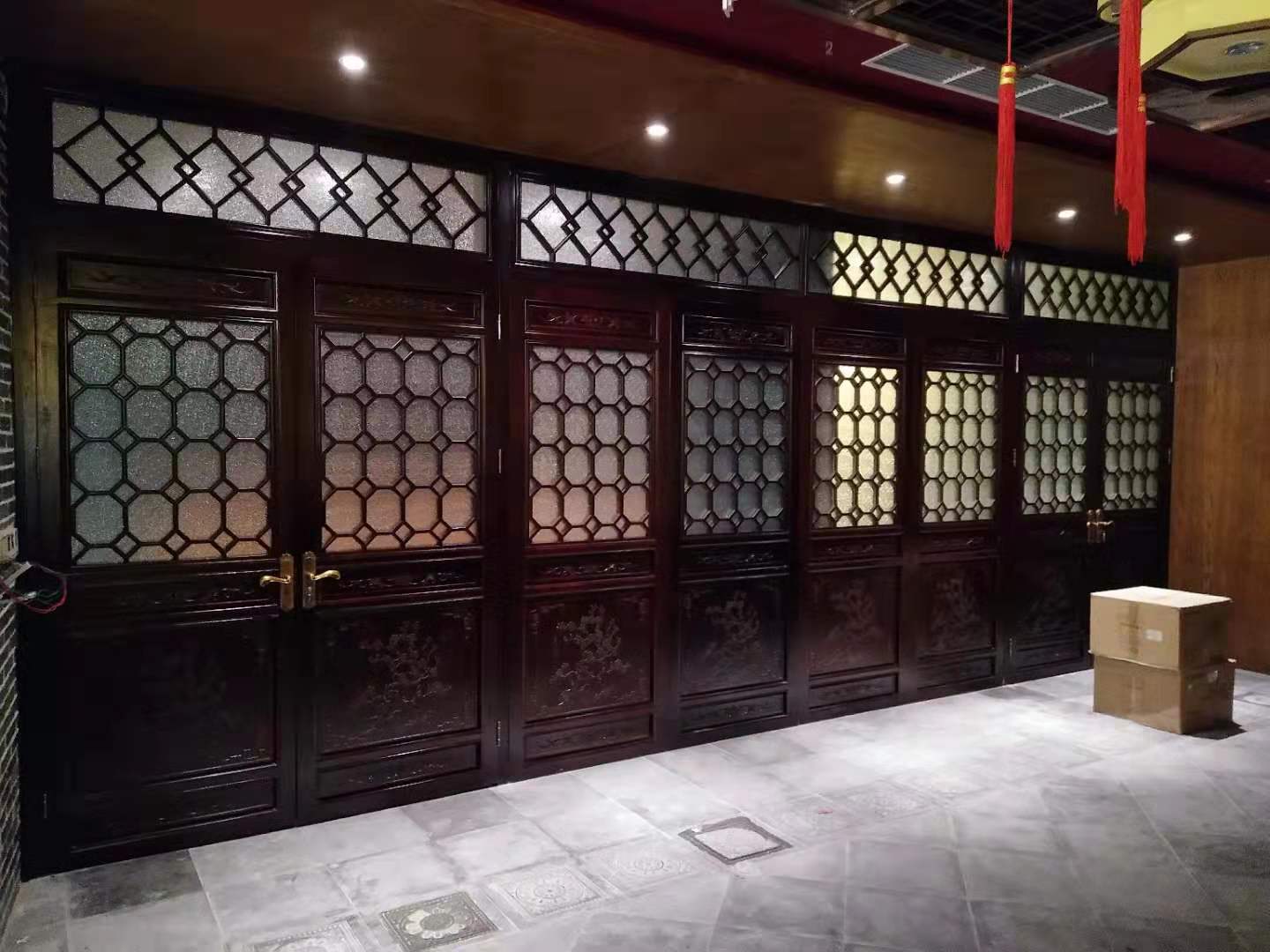 白胚隔斷門窗